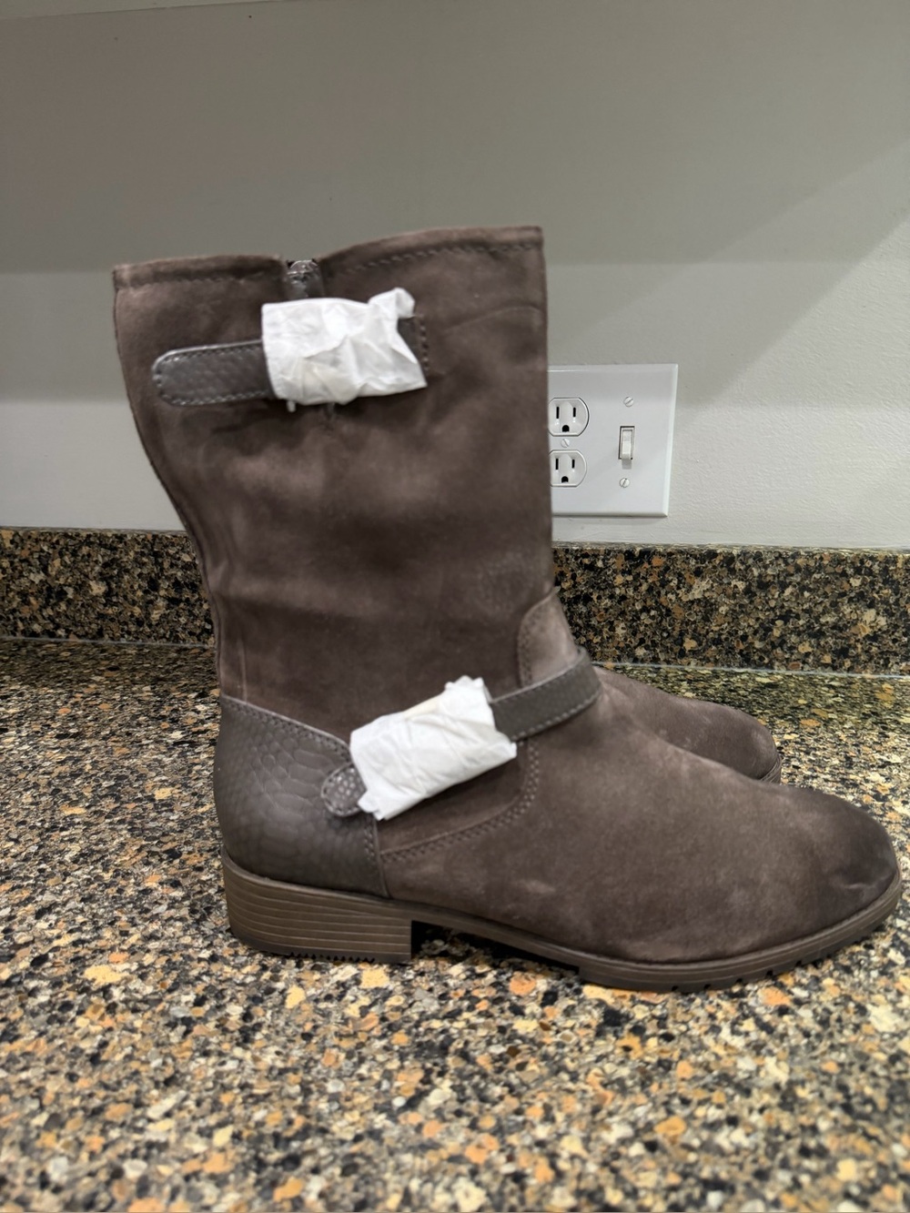 Naturalizer genna size 11 Classic Mid-Calf Suede Boots in Taupe